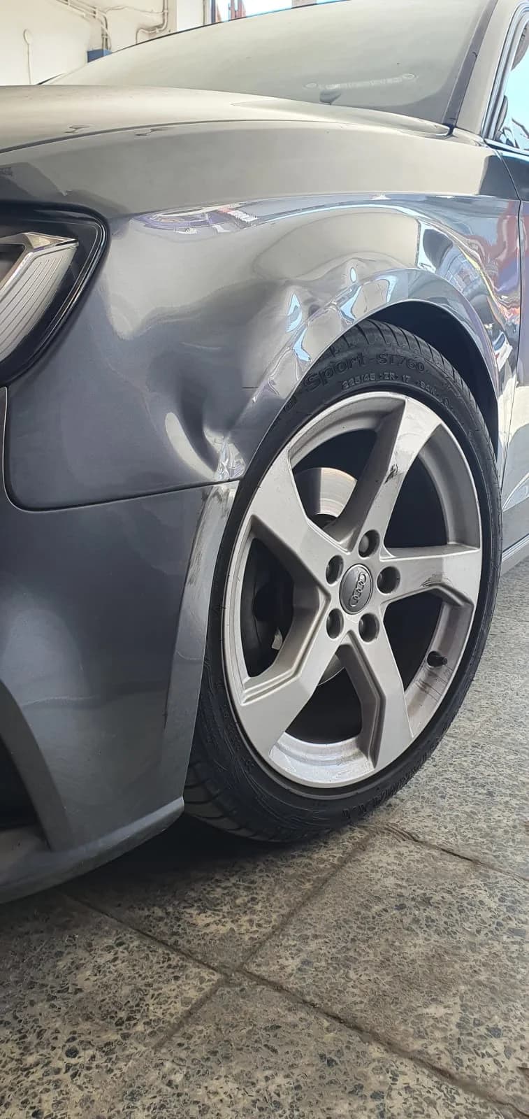 Audi kapı hasarı onarımı - Onarım öncesi